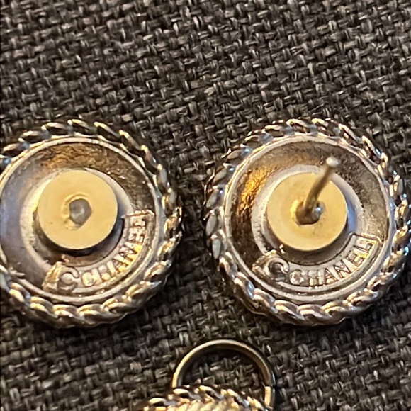 CHANEL GOLD & BLACK ENAMELED EARRINGS & PENDANT SET - Picture 4 of 5